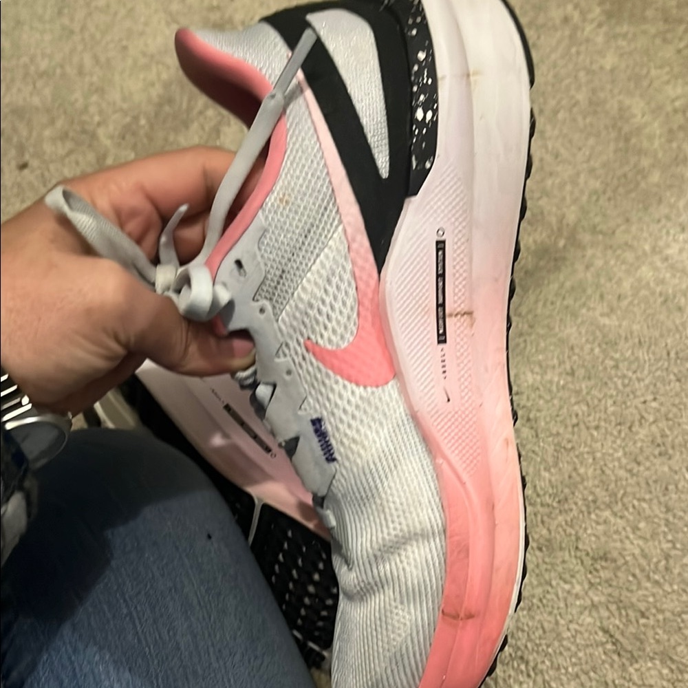 Nike Air Zoom Running Shoes White and Lightweight Design - Picture 6 of 11